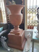 Lyonnaise Large Urn & Plinth - 2 Size